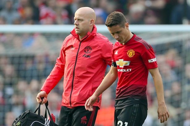 CĐV M.U chọn ra cái tên bất ngờ thay thế Herrera - Bóng Đá