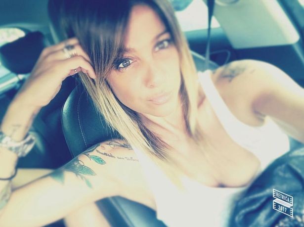 Sao trẻ Roma khuyên mẹ ngừng đăng ảnh sexy lên mạng - Bóng Đá