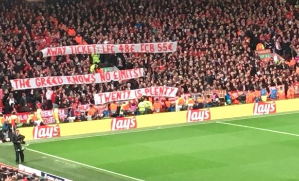 Fan Bayern khiến khán giả Anfield đồng loạt đứng dậy vỗ tay - Bóng Đá