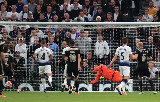 NHM chỉ dùng 2 từ để mô tả hiệp một rực lửa của Ajax trước Tottenham - Bóng Đá