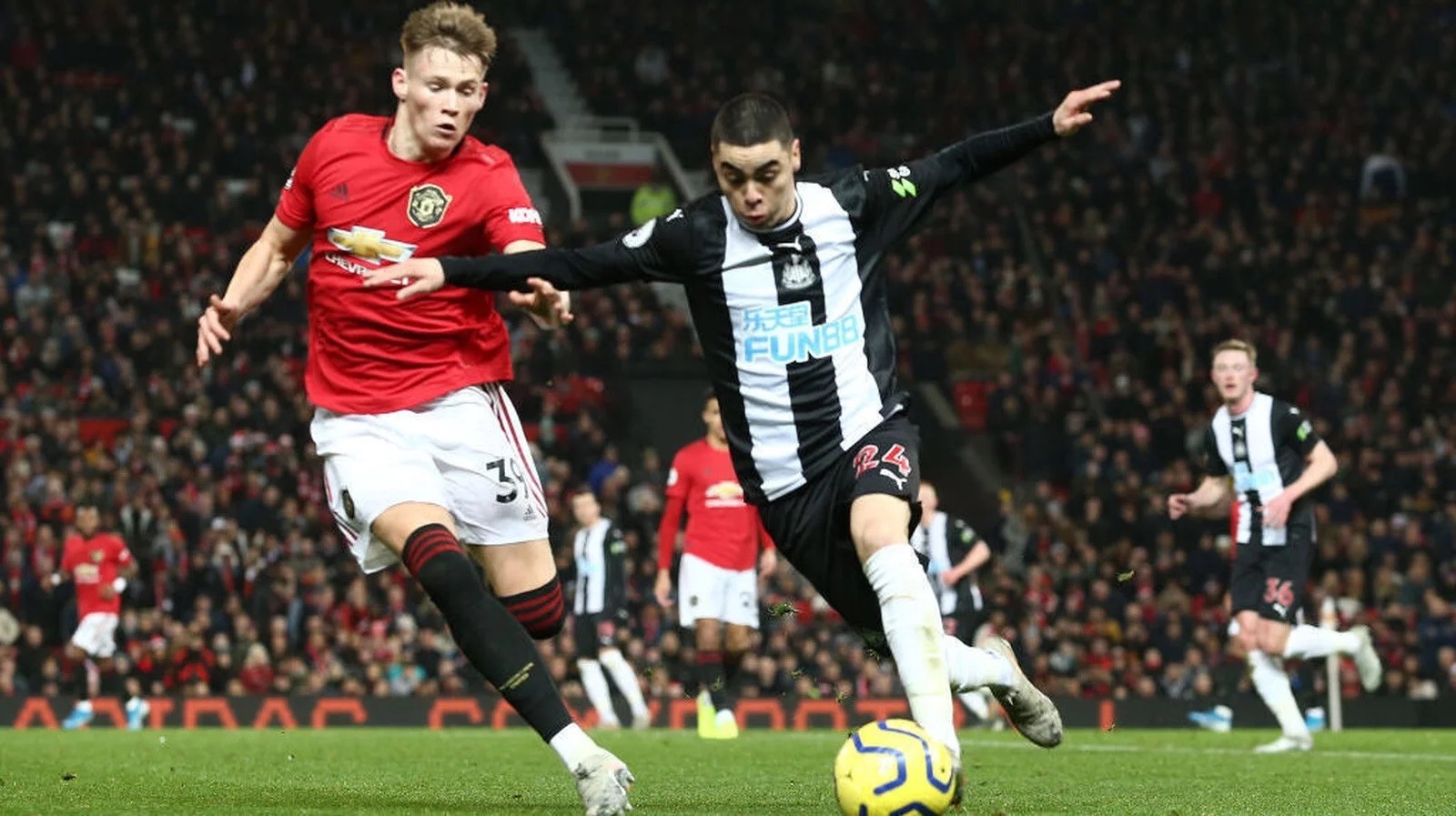 Manchester United midfielder Scott McTominay pictured on crutches after injury - Bóng Đá