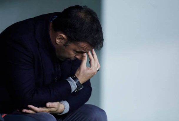 Carzola khóc vì miss pen - Bóng Đá