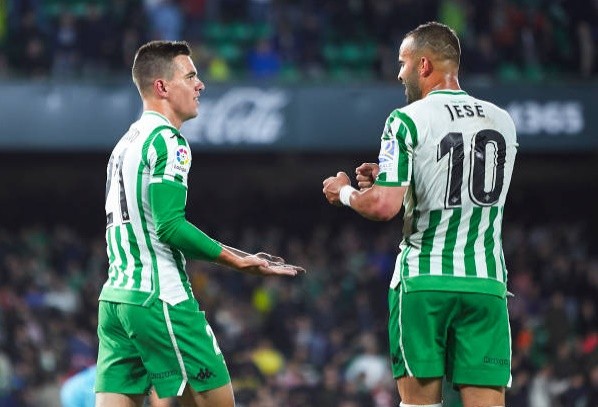 Carzola khóc vì miss pen - Bóng Đá