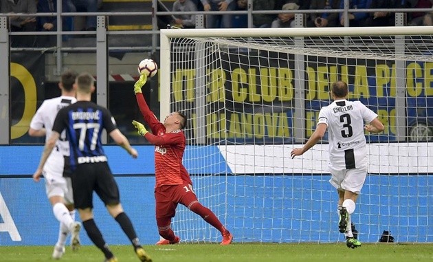 Bị Inter Milan chọc tức, Ronaldo được 2 đồng đội công kênh - Bóng Đá
