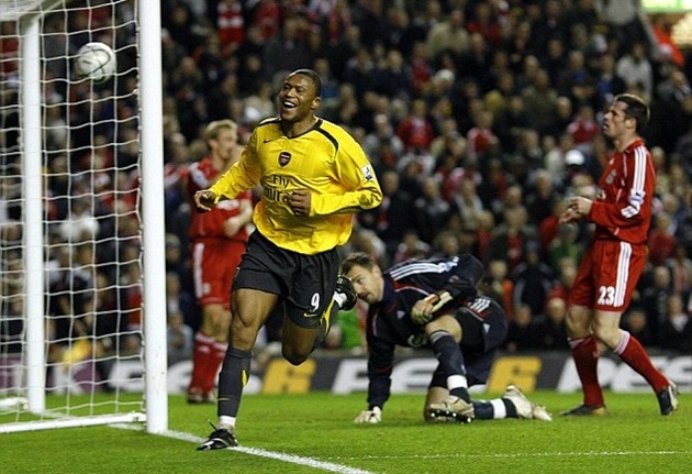 Julio Baptista treo giày - Bóng Đá