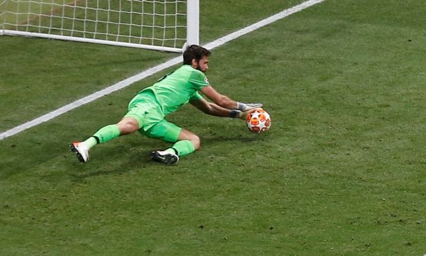 Mourinho chỉ ra sự khác biệt - Alisson - Bóng Đá