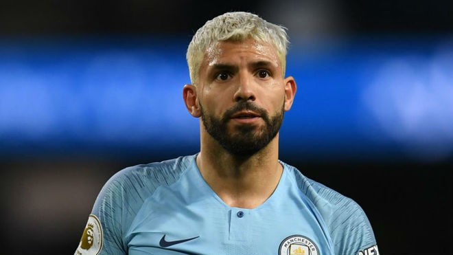 Vì sao Lacazette đang biến thành 