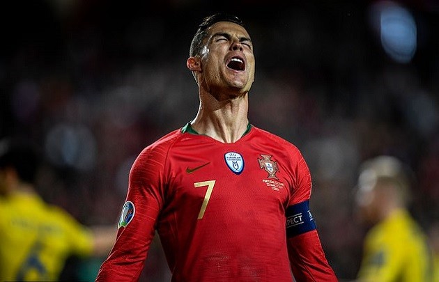 Silva đáng bị thẻ đỏ? - Bóng Đá