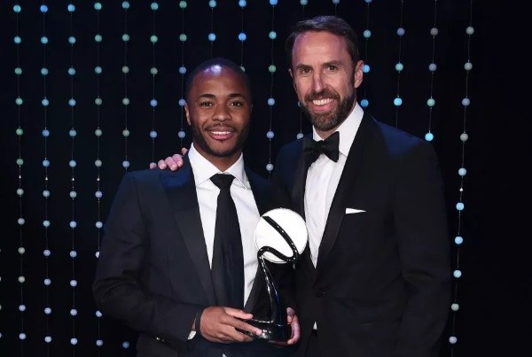 Sau chiến tích vĩ đại, Pochettino rơi nước mắt, học trò quẩy xuyên đêm - Bóng Đá