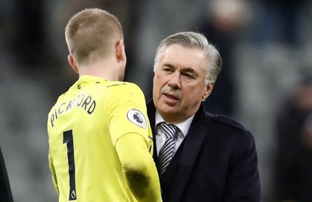 Chỉ 1 động thái, Ancelotti giúp Man Utd 