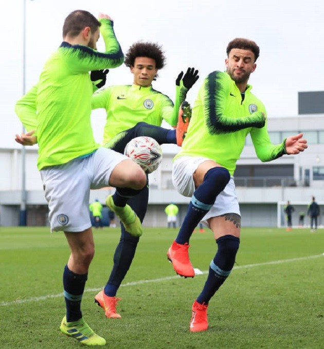 Cận cảnh tai nạn rùng mình khiến thủ thành Arsenal suýt thành 