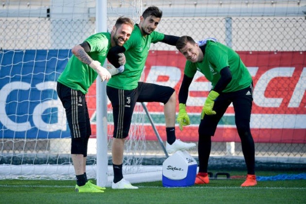 Ronaldo dính chấn thương, Allegri lo âu tìm 