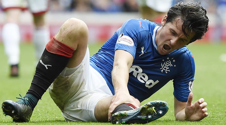 Hành hung với trợ lí, cựu sao Man City bị bắt ngay cổng SVĐ - Bóng Đá