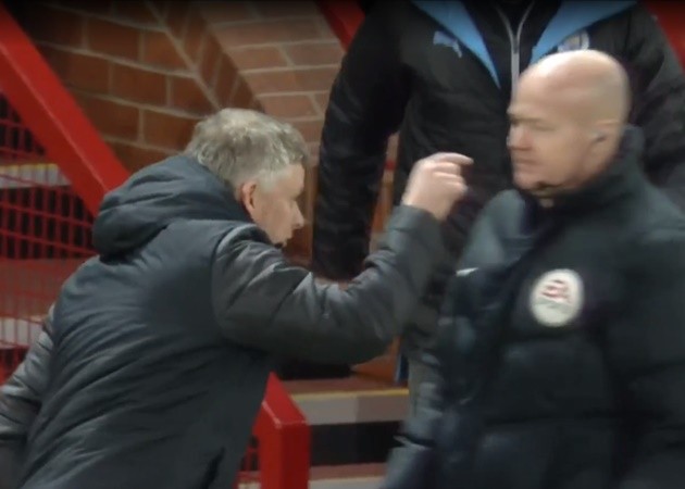 Solskjaer la trọng tài bàn - Bóng Đá