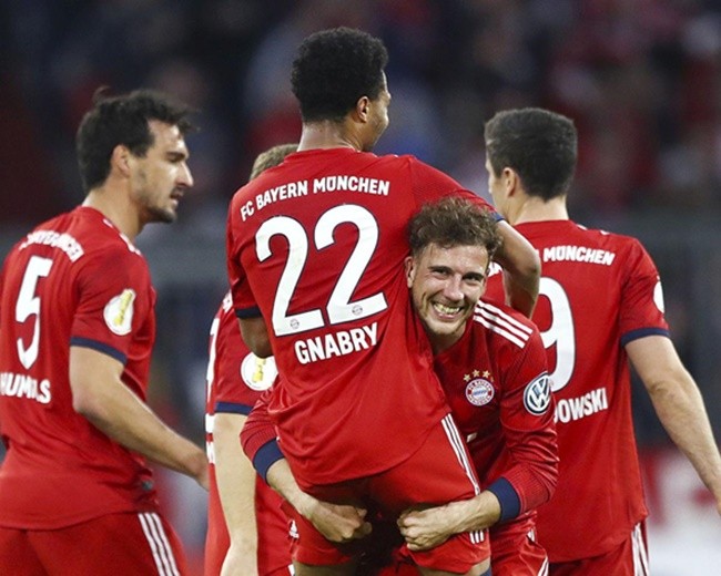 Ẩu đả cảnh sát, CĐV Anh tạo ra cảnh tượng kinh hoàng trên đường phố Porto - Bóng Đá