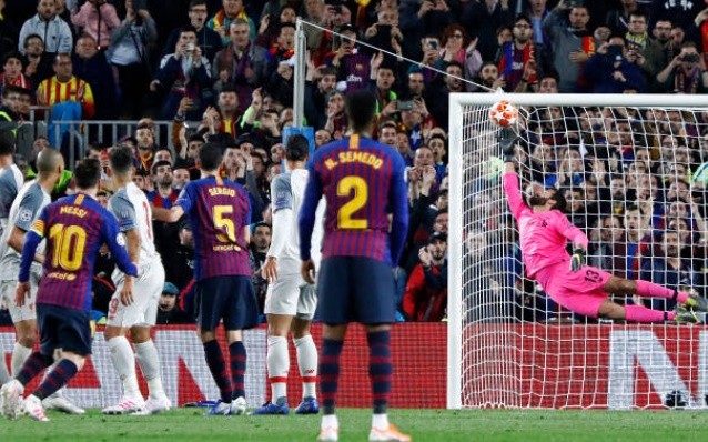 Alisson từ chối mệnh lệnh lên tấn công của Klopp - Bóng Đá