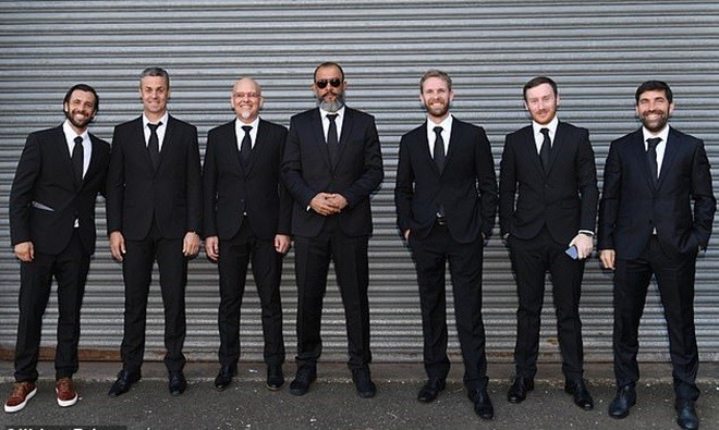 Roman Abramovich ăn mừng cùng các cầu thủ Chelsea - Bóng Đá