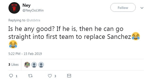 Lucas Torreira tạo dáng - Bóng Đá