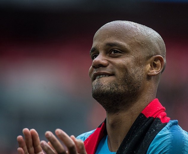 Mái nhà xưa chào đón Kompany theo phong cách không thể ấn tượng hơn - Bóng Đá