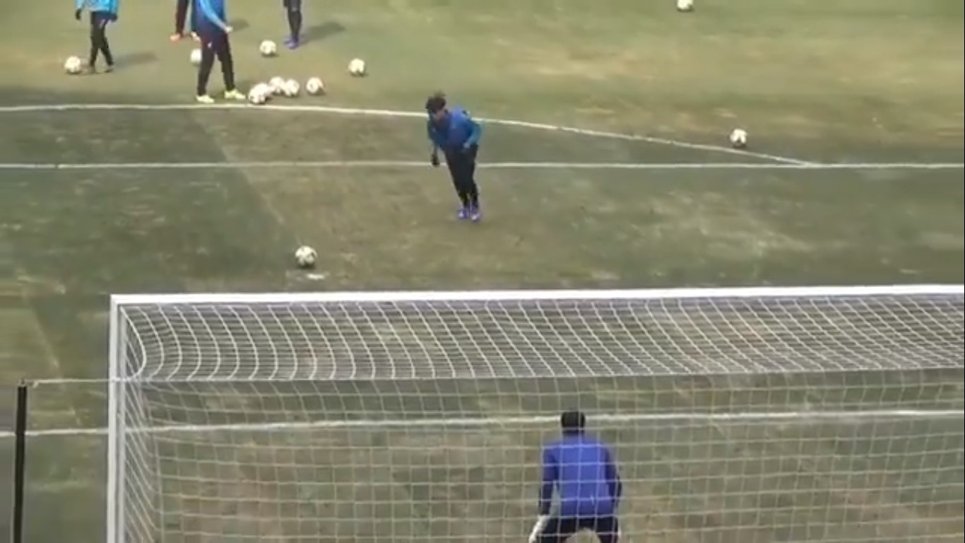 Công Phượng panenka làm sân Incheon trầm trồ - Bóng Đá