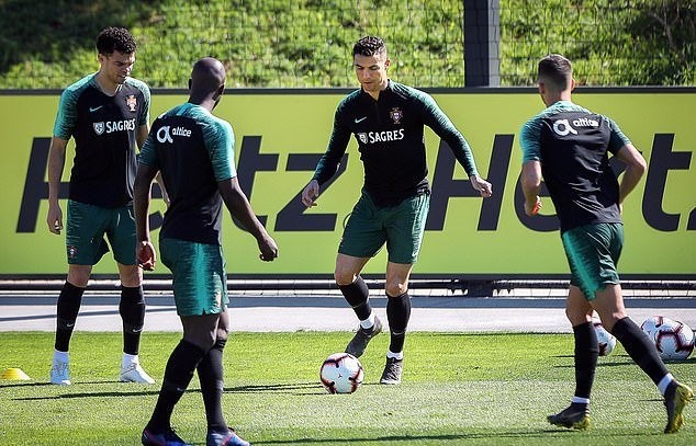 Ronaldo tập luyện cùng BĐN - Bóng Đá