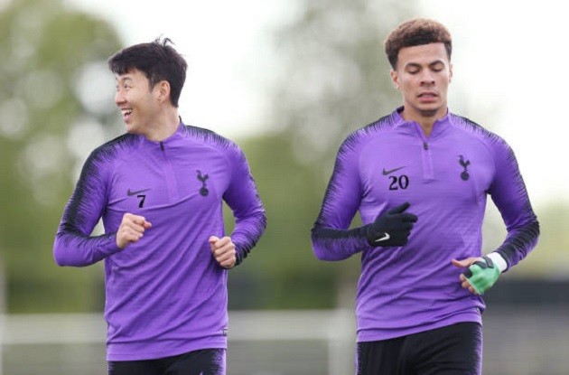Biểu cảm đối lập của Tottenham trên sân tập sau màn lật kèo Ajax - Bóng Đá