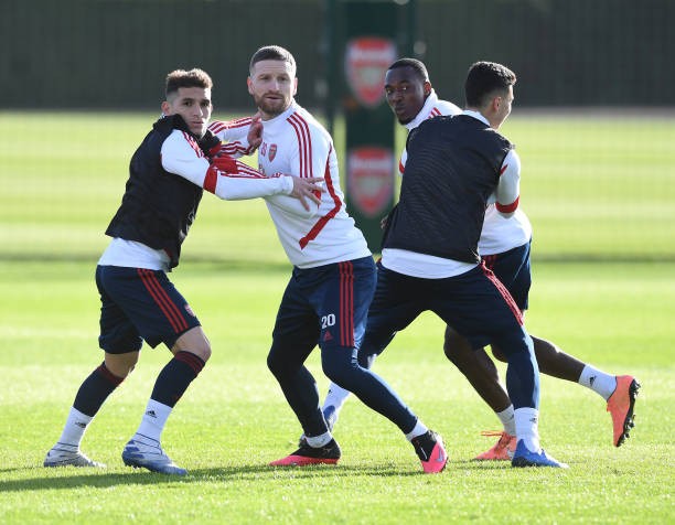 Đón 'đối tác' ăn ý trở lại, Lacazette phấn khích nhất đội - Bóng Đá