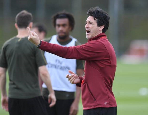 Emery chỉ thẳng mặt học trò, sân tập Arsenal căng thẳng tột độ trước giờ G - Bóng Đá