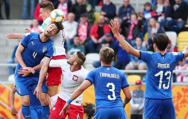 Đánh bại chủ nhà Ba Lan, 