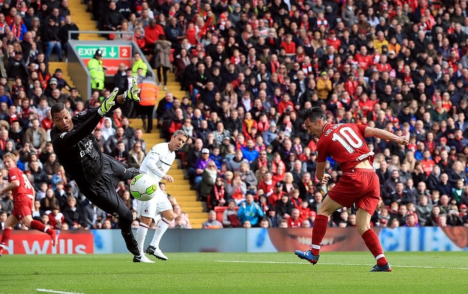 Ảnh trận huyền thoại Liverpool - huyền thoại AC Milan - Bóng Đá