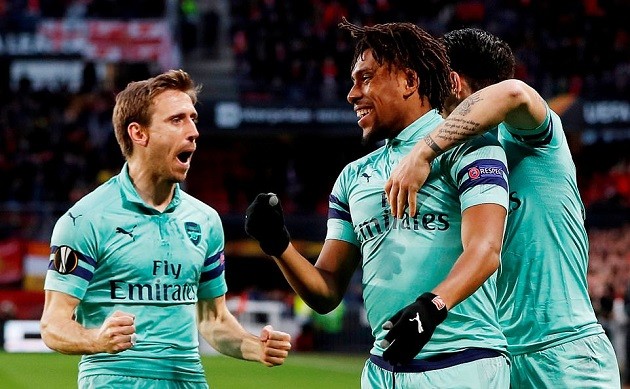 Sokratis lãnh thẻ đỏ và đây là thái độ khó tin của Emery với học trò - Bóng Đá