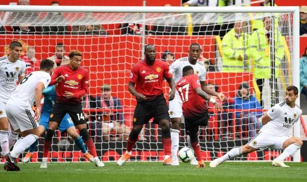 Fred mừng đầy tháng con trai - Bóng Đá