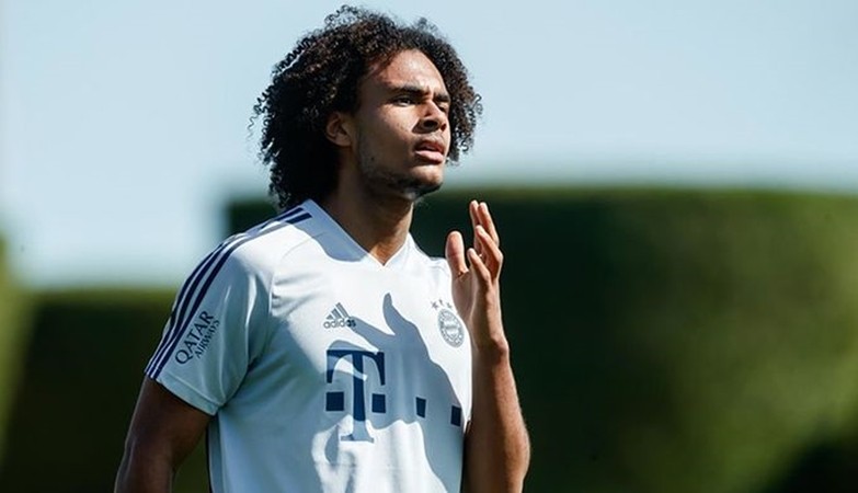 Kung-fu Bayern: Neuer and Zirkzee collide during training session - Bóng Đá
