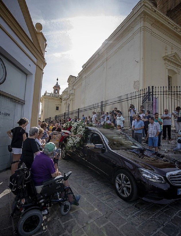 Linh cửu Reyes về thăm quê nhà lần cuối - Bóng Đá