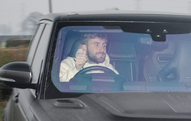 Manchester United players arrive for training ahead of Liverpool FC clash - Bóng Đá