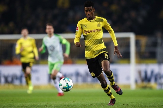 Ngã ngũ! Hàng công chật chội, Dortmund đẩy đi 