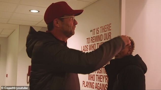 Đây! Lý do Klopp không chạm tay vào logo Liverpool tại Anfield - Bóng Đá