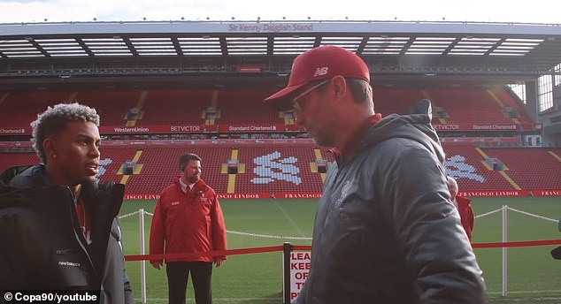 Đây! Lý do Klopp không chạm tay vào logo Liverpool tại Anfield - Bóng Đá