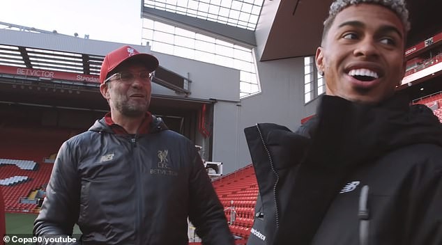 Đây! Lý do Klopp không chạm tay vào logo Liverpool tại Anfield - Bóng Đá
