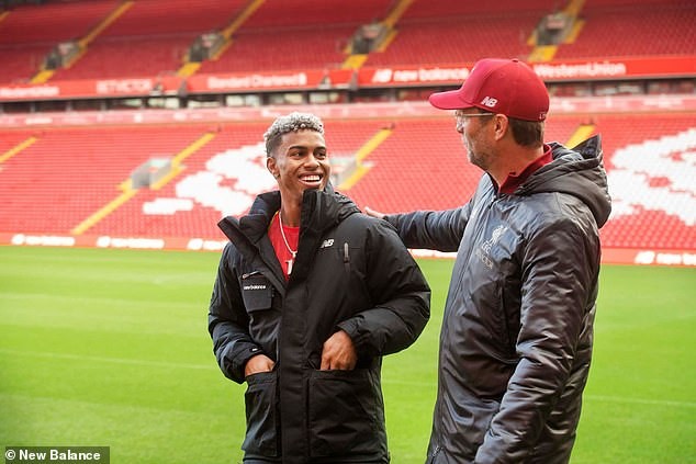 Đây! Lý do Klopp không chạm tay vào logo Liverpool tại Anfield - Bóng Đá