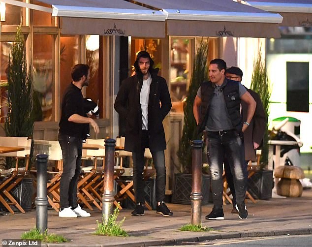 Chẳng thể rời nhau, De Gea lại tiếp tục 'go out' cùng sư phụ - Bóng Đá