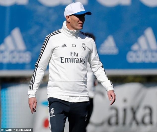 Buổi tập đầu tiên, Zidane thân thiết với 1 cái tên - Bóng Đá