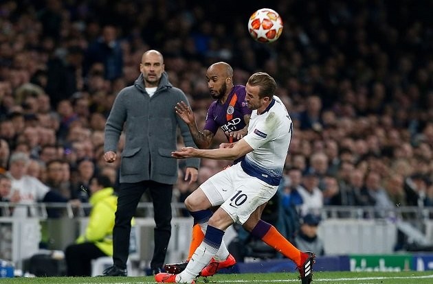 Pochettino nói gì với Delph khi Kane chấn thương? - Bóng Đá