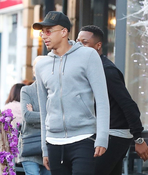 Gạt qua nỗi đau chấn thương, Lingard tìm thú vui tiêu khiển bên bạn bè - Bóng Đá