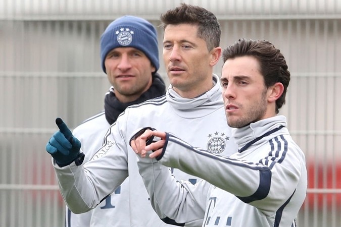 Álvaro Odriozola in today's training - Bóng Đá
