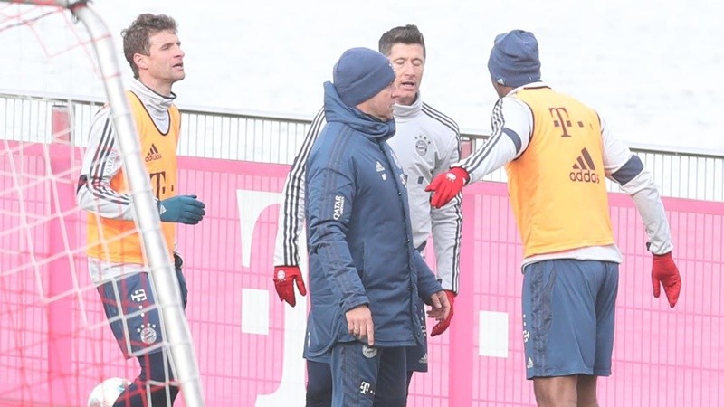 SỐC! Nội bộ của Bayern choảng nhau, các trụ cột căng thẳng - Bóng Đá