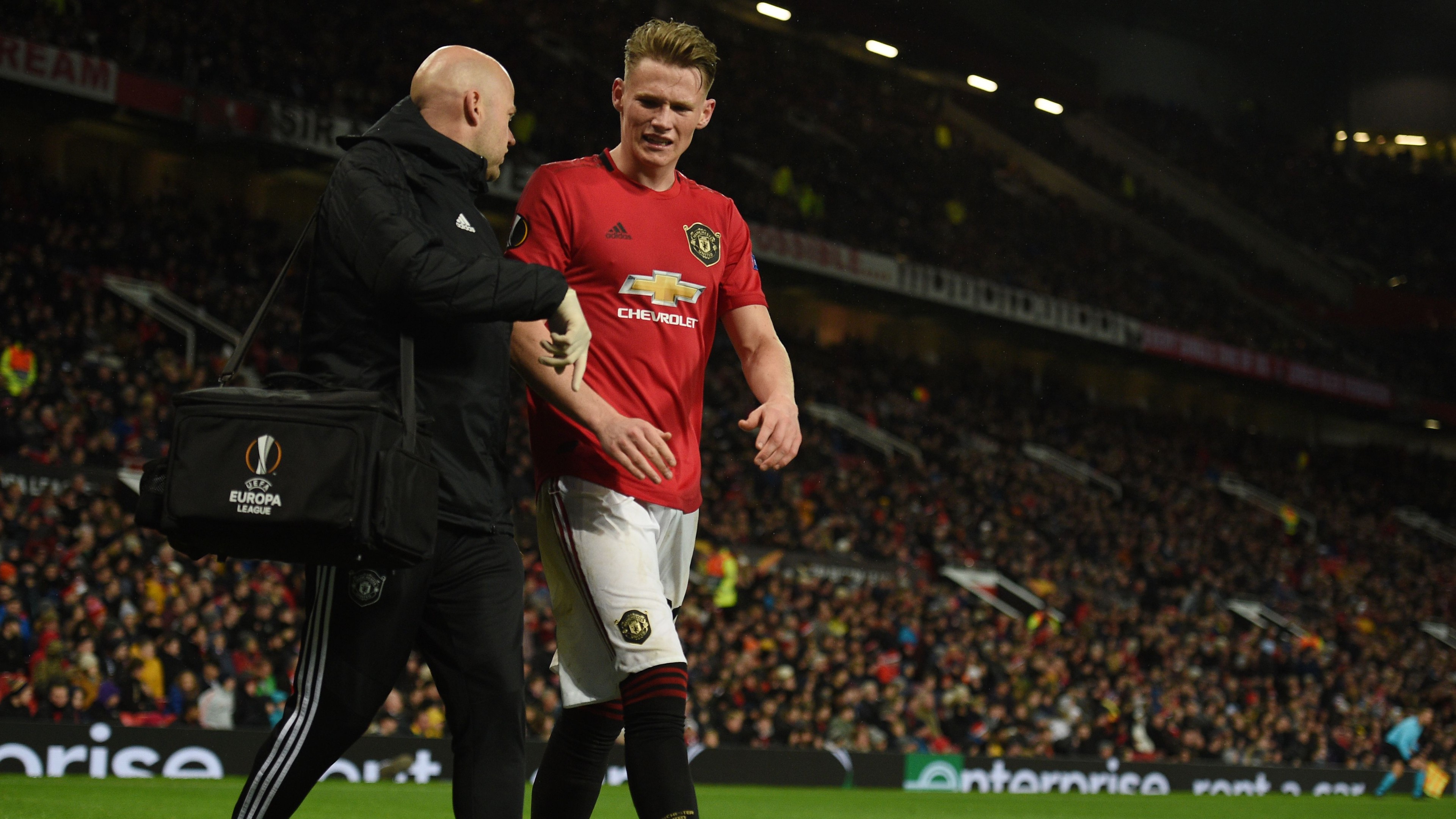 Phải đá lại trận Wolves có ảnh hưởng gì tới Man Utd? - Bóng Đá