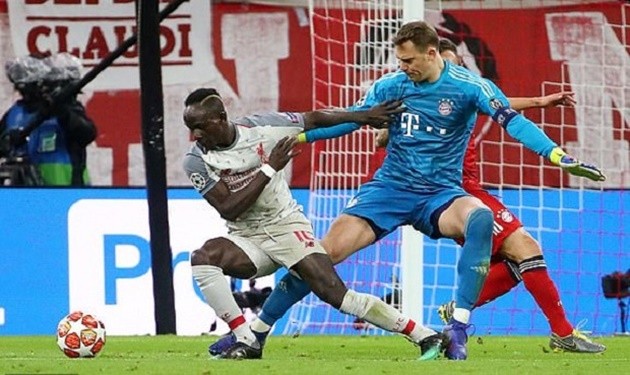 Alvaro Morata and stunning wife put on brave faces on trip out with twins as couple plan to move house after horrifying raid - Bóng Đá