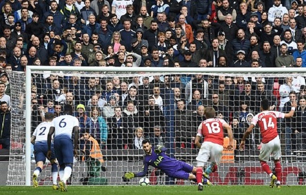 Ham hố triệt hạ đối thủ, trò cưng của Emery giúp Man Utd 