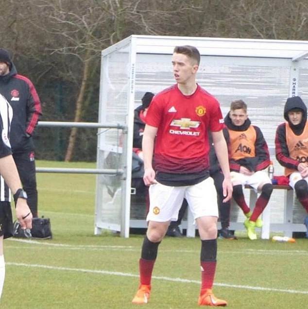 Phil Neville xem con trai thi dau cho Man United - Bóng Đá